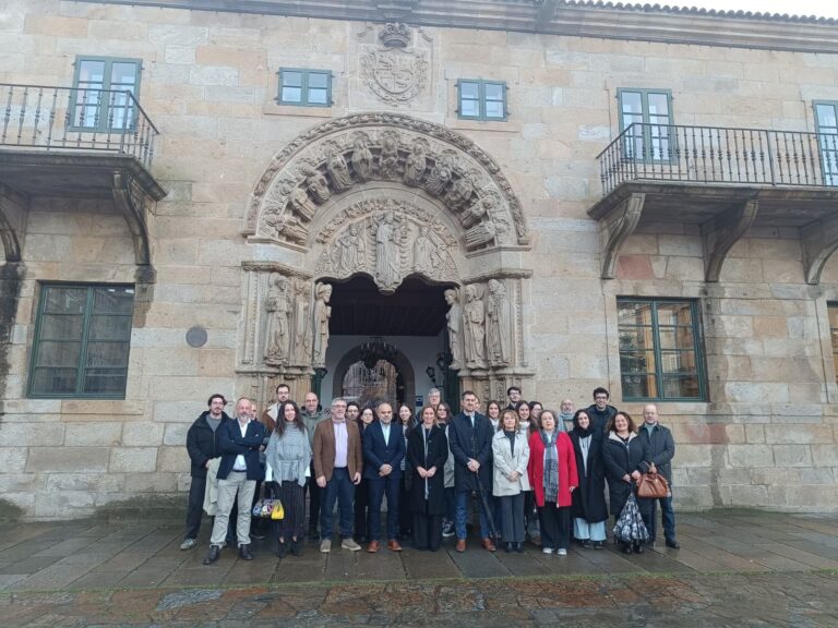 Maite Flores presenta a súa candidatura ao reitorado da USC e critica a descentralización de Medicina