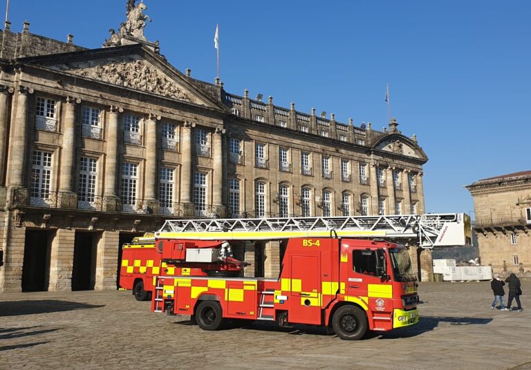Principio de acordo entre sindicatos de Bombeiros e Policía de Santiago co Concello sobre condicións laborais
