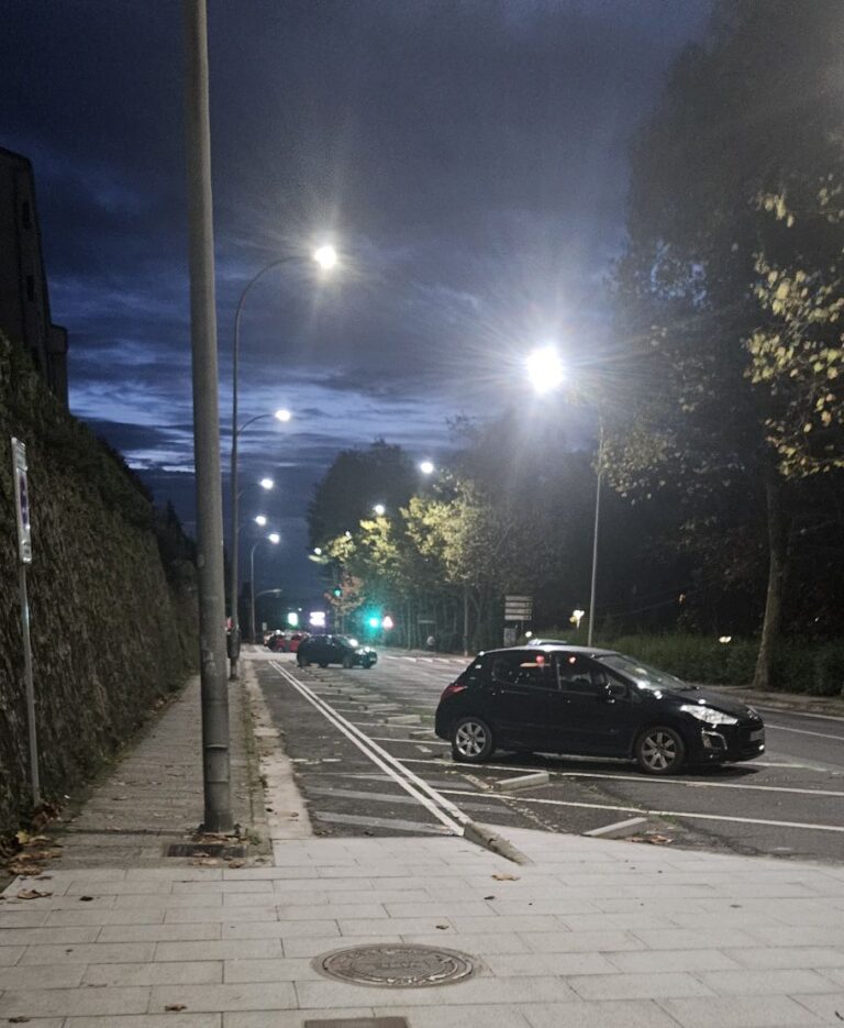 O Concello asegura que a maior parte das prazas de estacionamento de Xoán XXIII “están ocupadas” tras as queixas veciñais