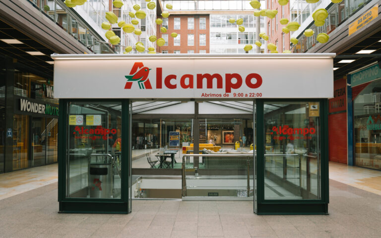 O comité de empresa de Alcampo en Compostela convoca mobilizacións pola apertura en festivos de xullo e agosto
