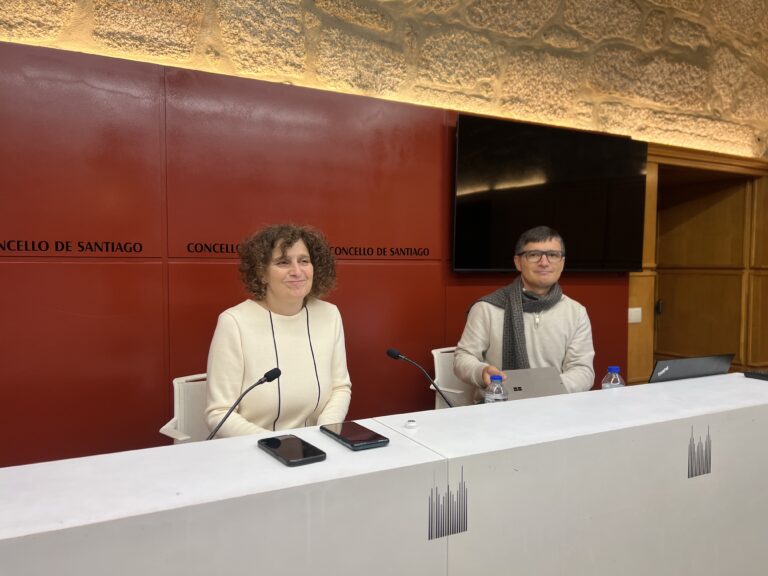 Raxoi propón unha suba do 20% nas horas extra de policías e bombeiros e liga as melloras salariais a unha avaliación de postos ata 2026