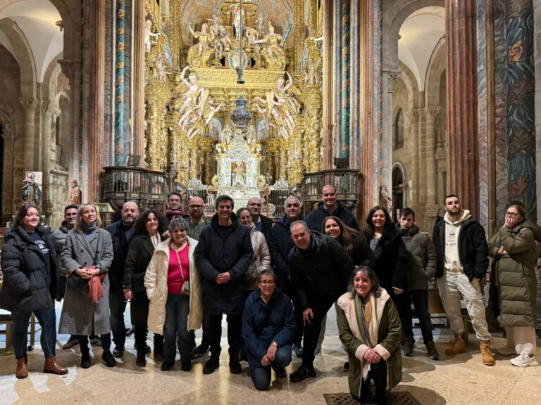 O PP de Santiago realiza unha visita nocturna á Catedral no marco do programa cultural ‘CompArte’