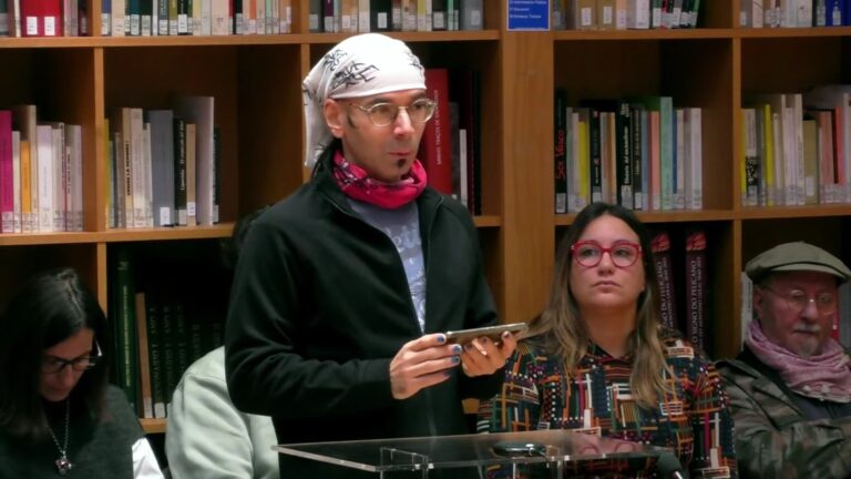 Un voluntario do refuxio de Bando reclama no pleno municipal a readmisión inmediata do voluntariado