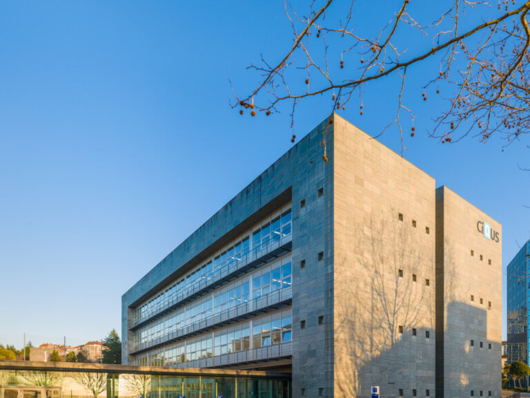 Un estudo da USC revela un material capaz de producir osíxeno ou hidróxeno segundo a súa ensamblaxe