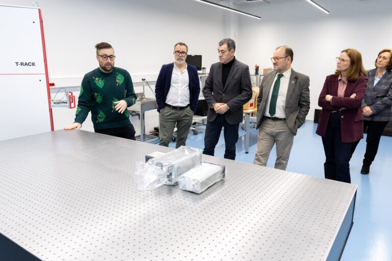 Educación e a USC impulsan en Santiago un laboratorio cuántico pioneiro en física de partículas