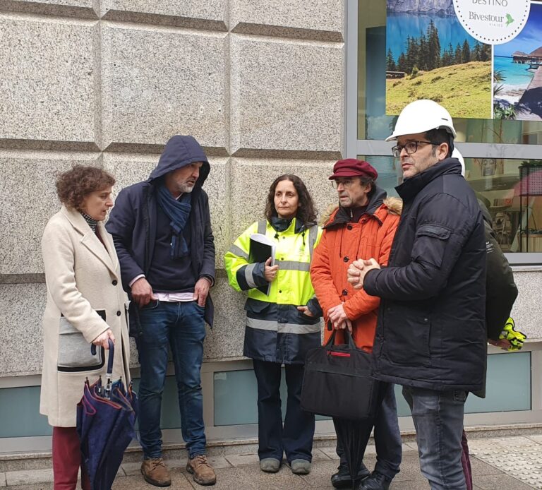 A alcaldesa de Santiago anuncia unha plataforma elevada no cruzamento do Hórreo con Gómez Ulla para priorizar ao peón