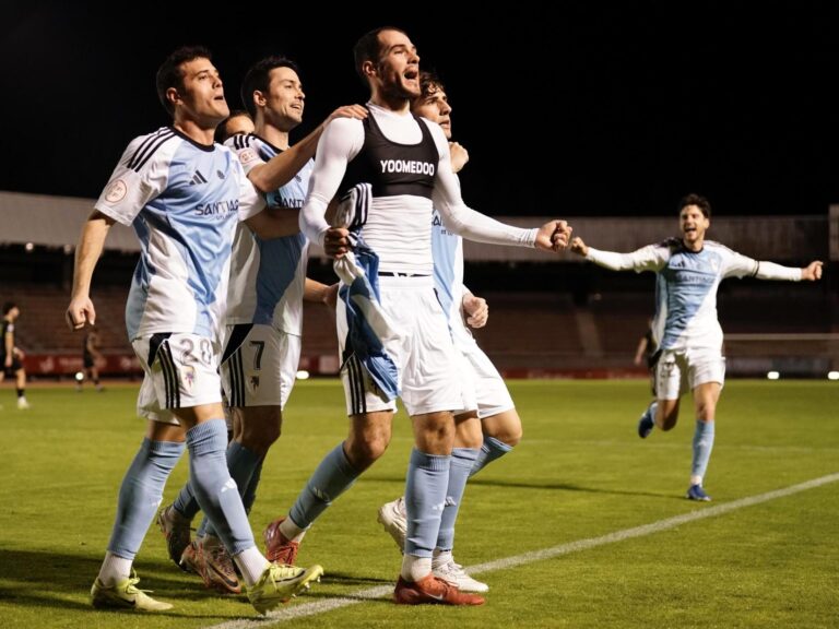 A SD Compostela remonta ao Viveiro e reforza o liderado ao peche da primeira volta