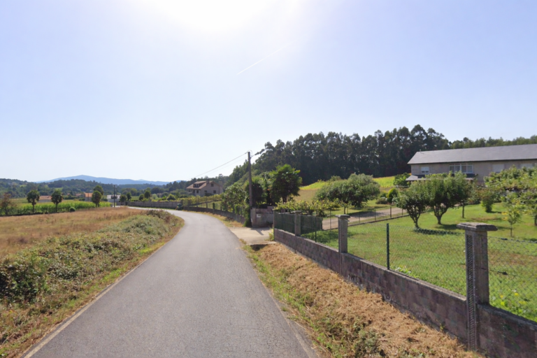 Unha persoa resulta ferida tras unha colisión entre dous coches en Boqueixón