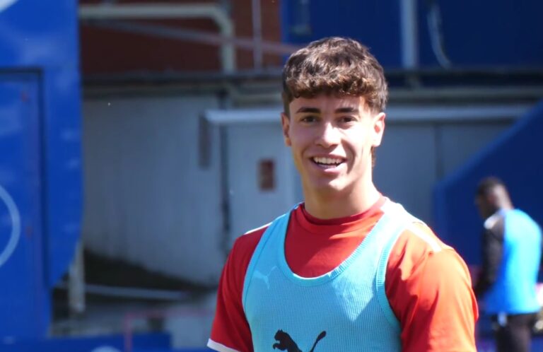 O Compos incorpora a David Rosón para reforzar o centro do campo