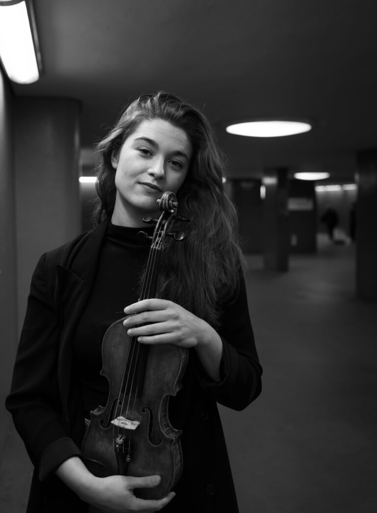 A Real Filharmonía de Galicia presenta o programa ‘Ao lonxe’ con Raquel Areal como solista convidada