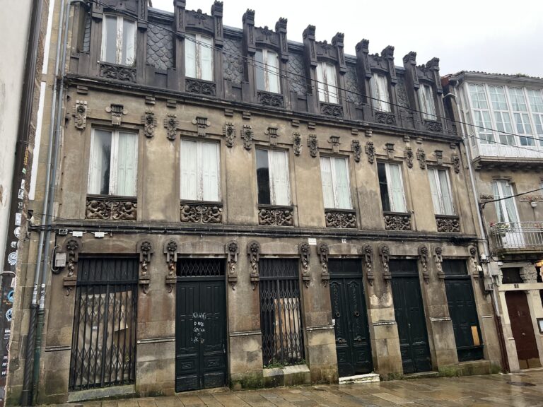 A Xunta de Goberno Local aproba a rehabilitación dun edificio histórico nas Casas Reais,19 para uso institucional privado