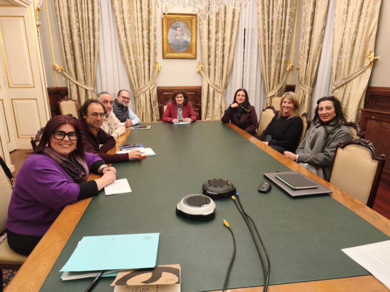 A alcaldesa recibe á Asociación Brañas da Portela e comprométese a estudar melloras no transporte e no viario