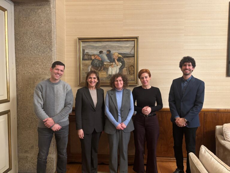 María José López Couso aborda no Pazo de Raxoi a colaboración entre a USC e o Concello de Santiago