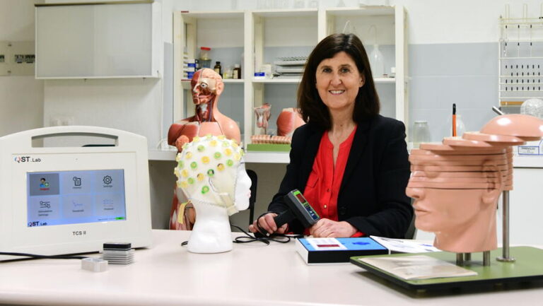 O IPsiUS da USC impulsa un curso para formar ao estudantado sanitario no manexo da dor crónica