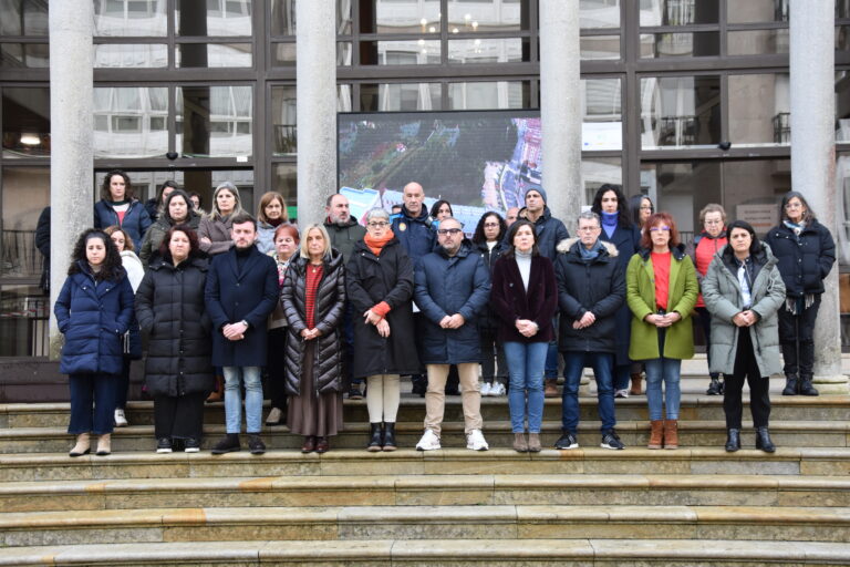 O Concello de Ames garda un minuto de silencio polas vítimas do accidente de Adamuz