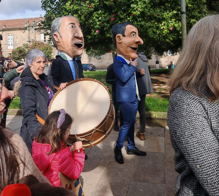 Milleiros de persoas percorren Santiago para reclamar máis recursos e menos ratios no ensino público