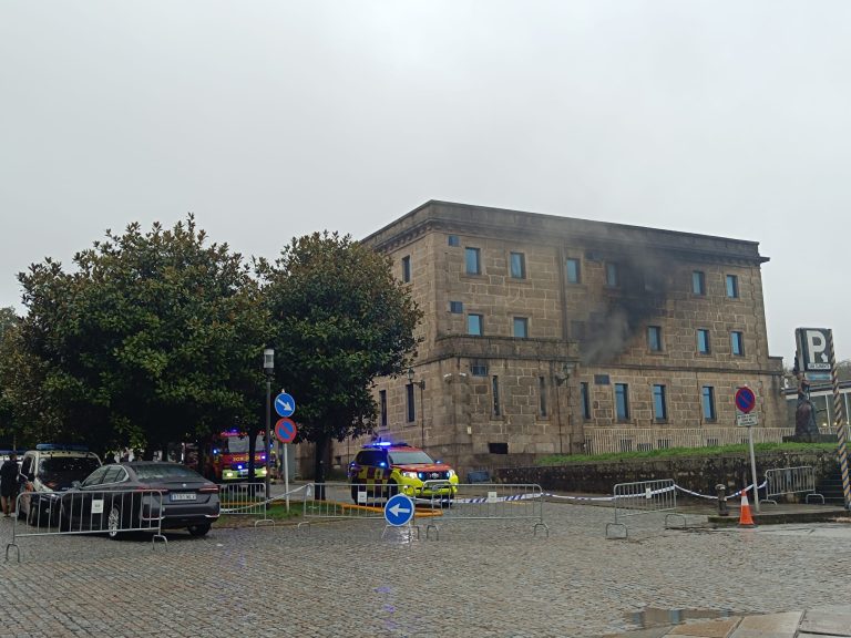 Reactívase o lume na Comisaría de Santiago tras o incendio do pasado xoves