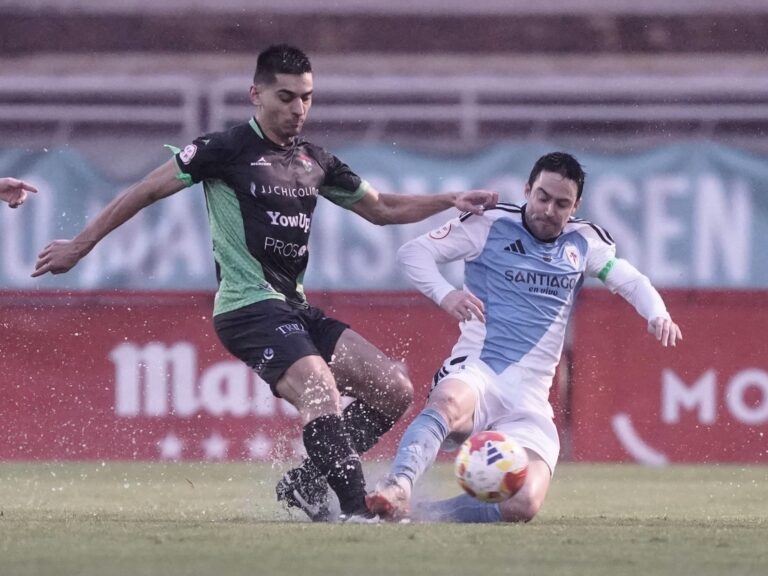 A SD Compostela deixa escapar a vitoria no último minuto ante o Boiro