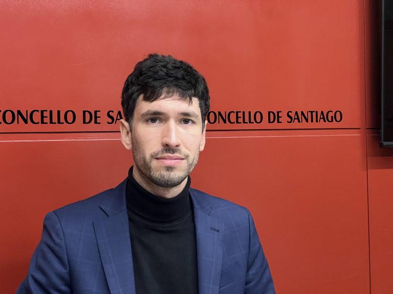 Santiago estuda suspender licenzas de hospedaxe en edificios residenciais para evitar a súa transformación en apartamentos turísticos