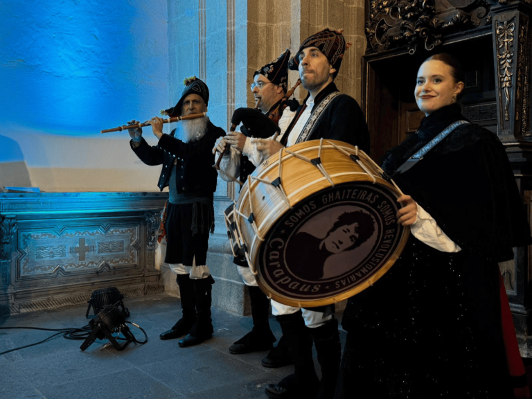 Santiago reivindica a figura de Rosalía de Castro no 189 aniversario do seu nacemento