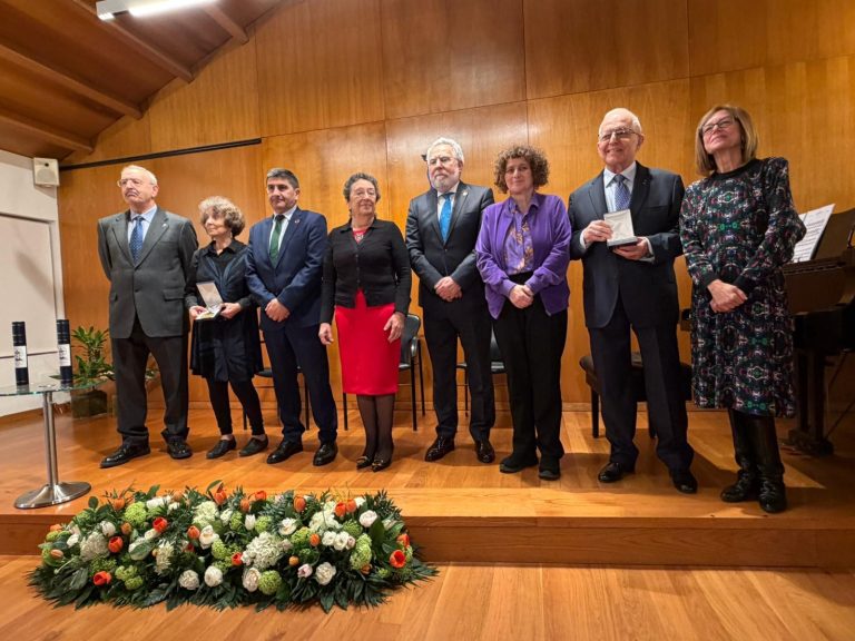 O Consello da Cultura Galega entrega as Medallas de Honra a Kathleen March e Francisco Díaz-Fierros