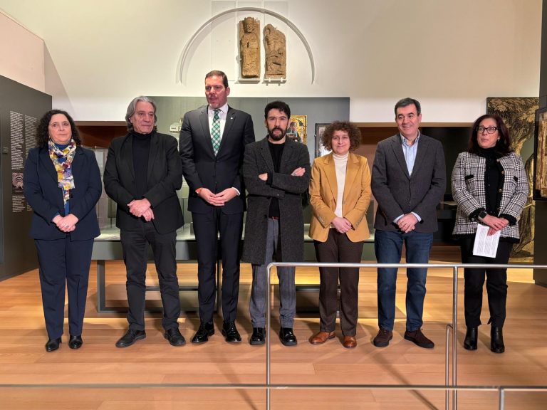 Goretti Sanmartín celebra no Museo das Peregrinacións o regreso das estatuas de Carboeiro e reclama a devolución doutras pezas espoliadas