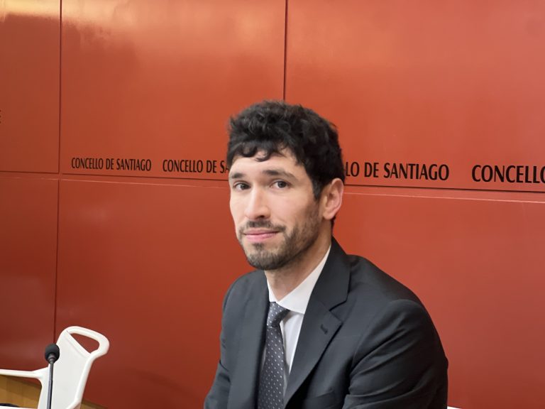 Lestegás informa dun incremento das licenzas de obra maior en Santiago e defende priorizar a vivenda protexida