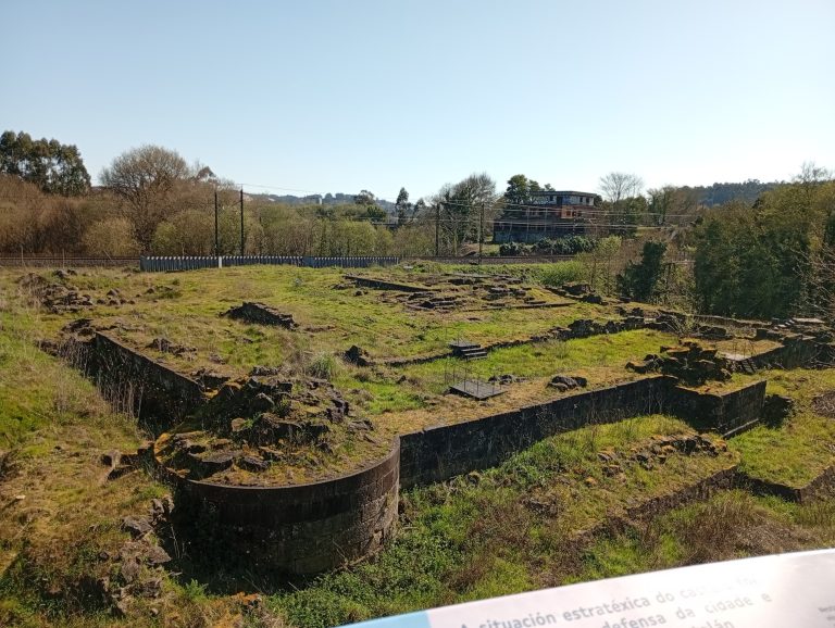 O PSOE propón mellorar a sinalización do Castelo da Rocha Forte para facilitar o acceso e poñer en valor o enclave