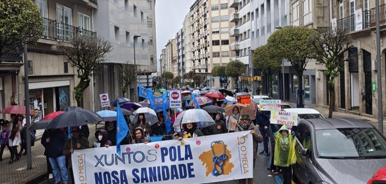 Médicos galegos volven manifestarse en Santiago e esixen negociar para parar a folga