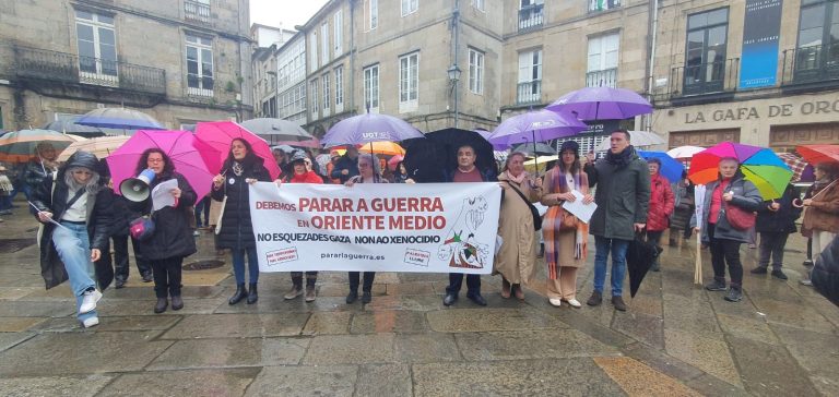 Un centenar de persoas mobilízanse en Santiago contra a guerra en Oriente Medio e os ataques de Trump