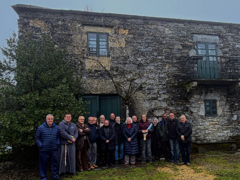 Albergues do Camiño buscan solucións á “carreira diaria” dos peregrinos por conseguir cama