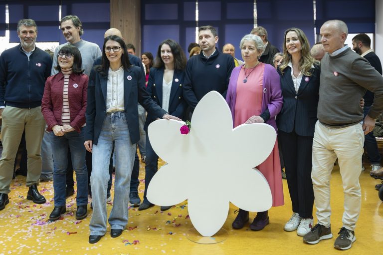 A USC xa ten nova reitora: Rosa Crujeiras acada a vitoria co 61,65% dos votos