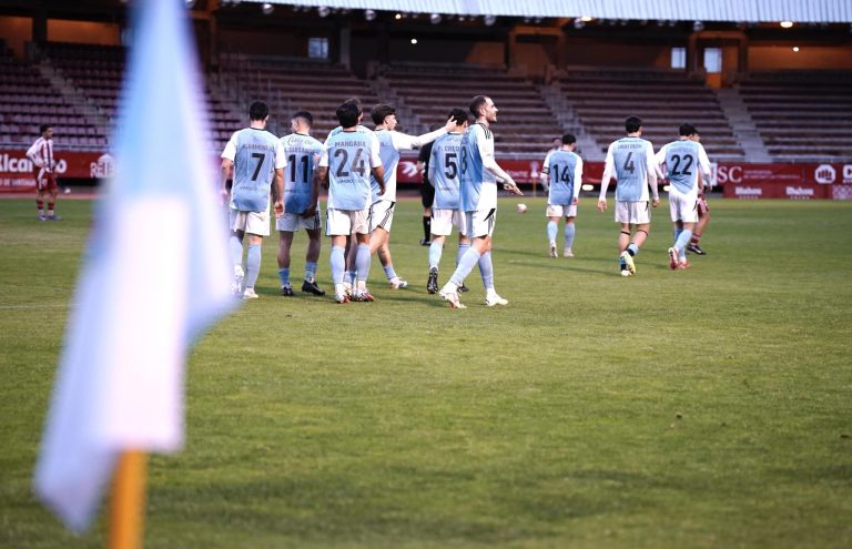 O Compos vence ante o Alondras (3-0) no Vero Boquete e rompe a mala xeira de resultados