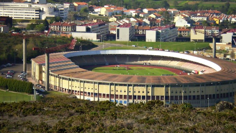O PSOE esixe ao Goberno local que licite as obras de rehabilitación do estadio Vero Boquete