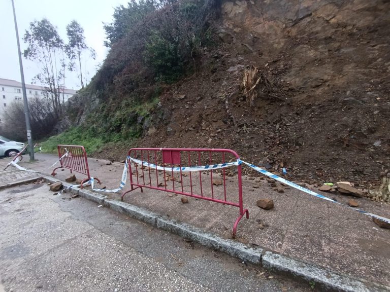 O PSdeG denuncia a falta de actuación municipal tras un desprendemento entre as rúas Berlín e Lisboa