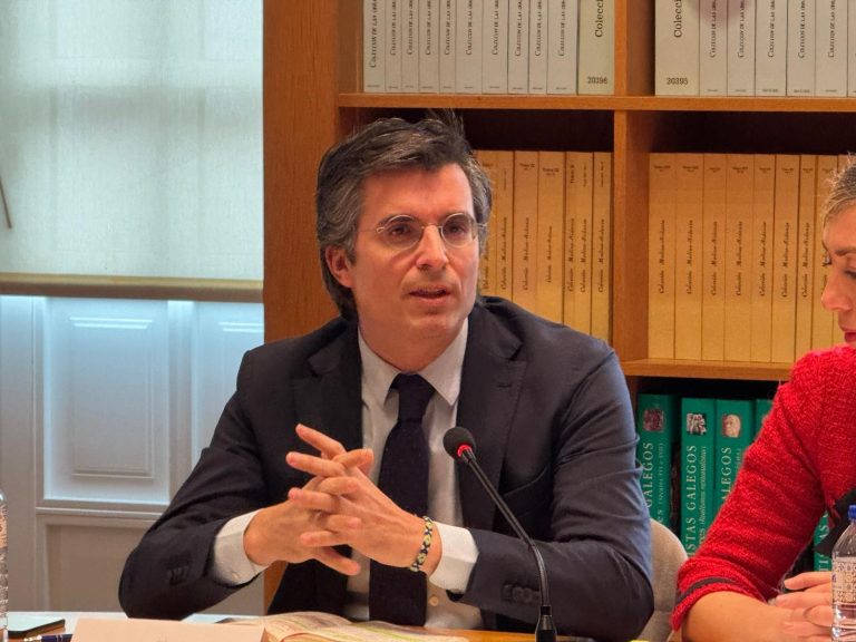 Borja Verea defende a decisión do Pleno de manter o nome do colexio Apóstolo Santiago e pide respectar os acordos institucionais