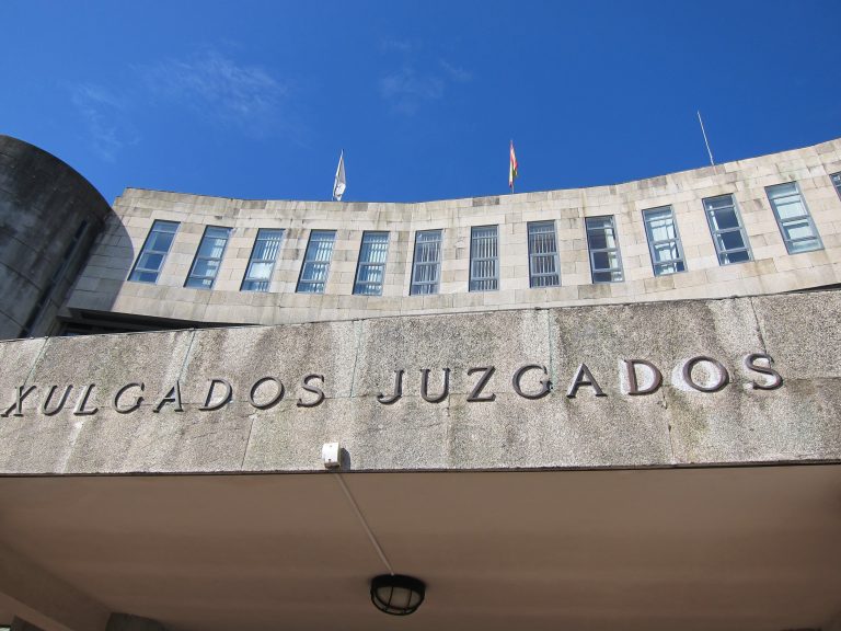 A Audiencia Provincial fixa a audiencia preliminar por un caso de insultos homófobos e ameazas en Santiago