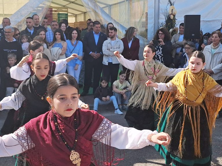 Val do Dubra acolle unha nova edición das Feiras de Abril con presenza institucional e ampla participación local
