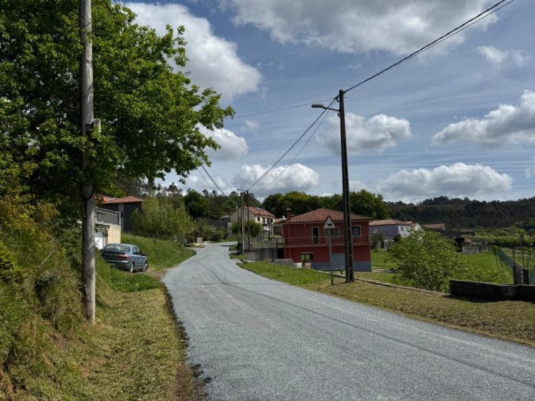 O Concello inicia obras de rehabilitación de firmes en Santiago con actuacións no rural e na cidade