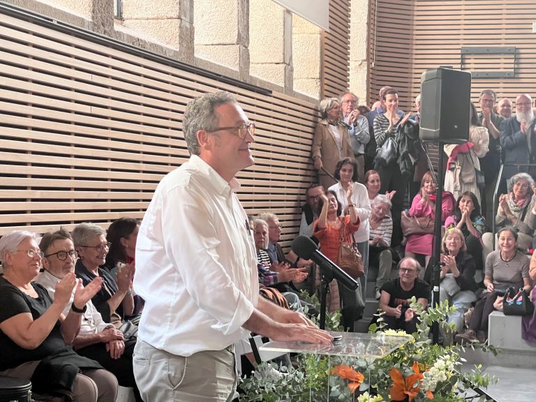 Multitudinario recoñecemento a Álvaro García Ortiz na casa das máquinas