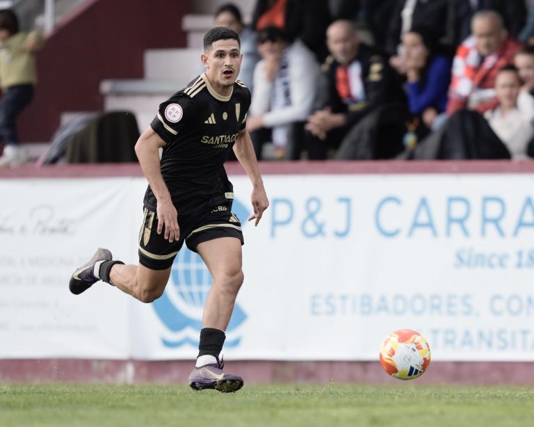 O Compos impónse ao Arousa na Lomba e recupera o liderado cun dobrete de Guisande