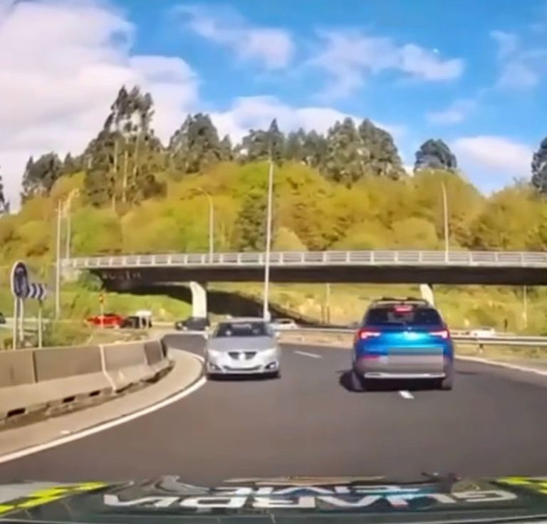 A Garda Civil detén un coche en sentido contrario na N-525 ao seu paso por Santiago