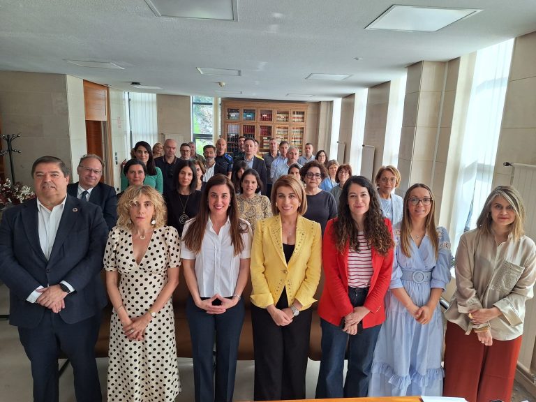 Fórmase en Santiago unha fronte institucional para detectar e combater os malos tratos a persoas maiores