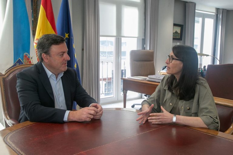 A Deputación da Coruña compromete ampliar a súa colaboración coa USC tras unha reunión entre Formoso e Crujeiras
