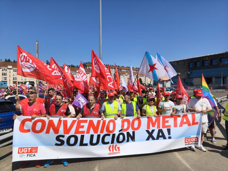 O sector do metal marcha por Santiago para reclamar un acordo e denuncia o bloqueo do convenio