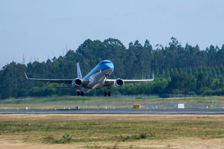 O aeroporto de Santiago-Rosalía de Castro estrea a súa nova ruta directa con Ámsterdam da man de KLM