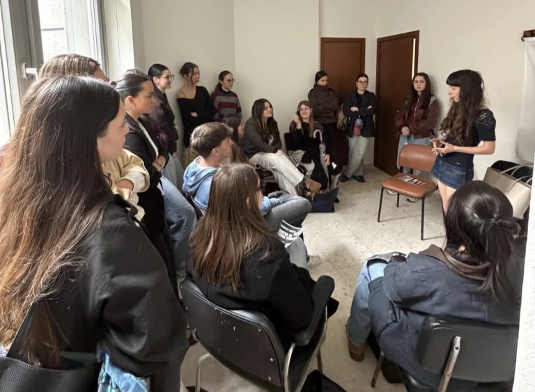 Erguer convoca unha concentración en Dereito contra os novos horarios da Facultade