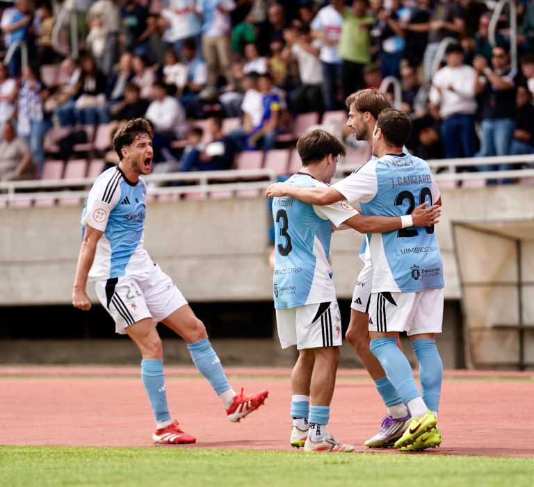 A SD Compostela vence ao Estradense e mantén vivo o pulso polo ascenso na última xornada