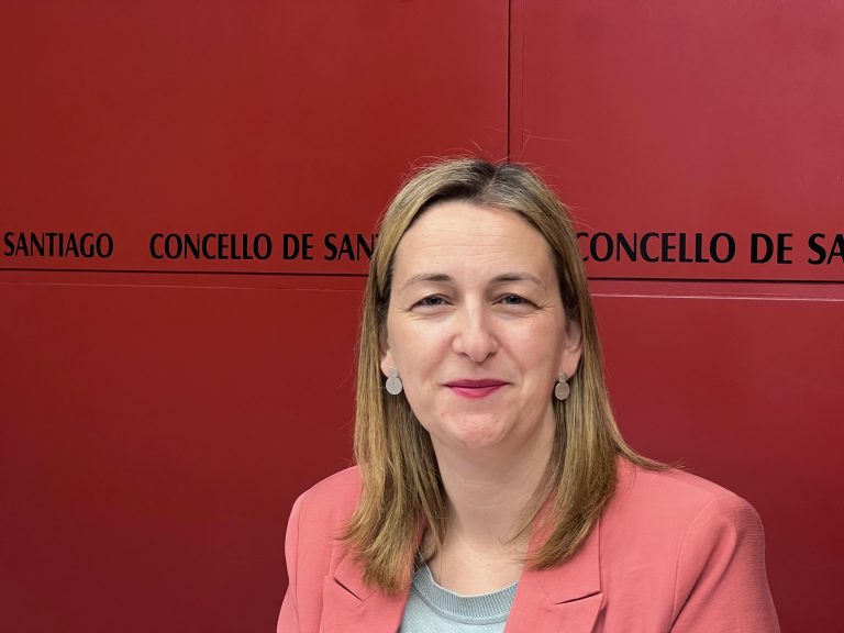 Santiago aproba novas licenzas urbanísticas, a contratación dos comedores escolares e unha reforma da relación de postos municipal