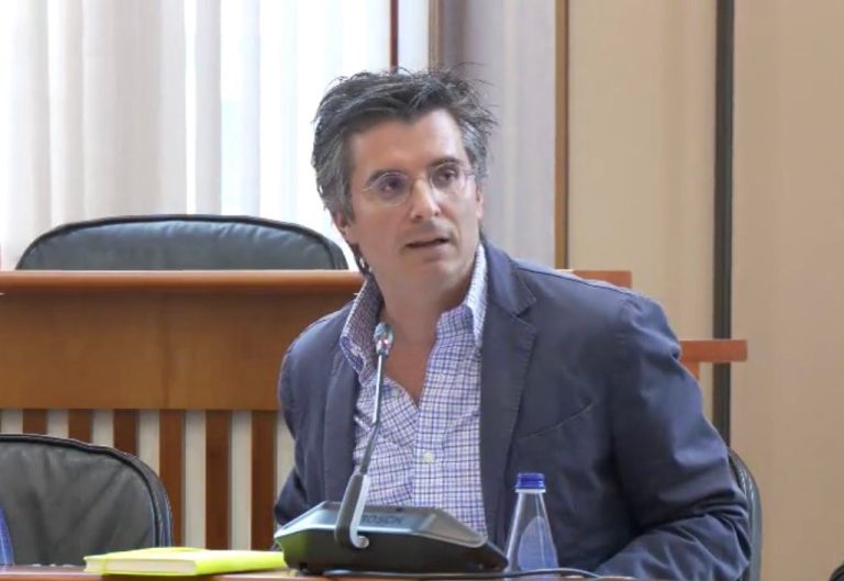 Borja Verea reclama no Parlamento un Santiago “aberto, ambicioso e capaz de xerar oportunidades”